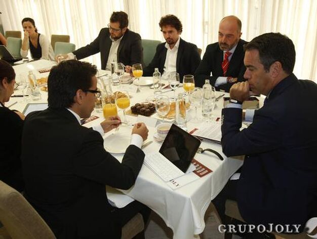 Manuel Ortigosa interviene durante el desayuno de redacci&oacute;n.

Foto: Jos&eacute; &Aacute;ngel Garc&iacute;a