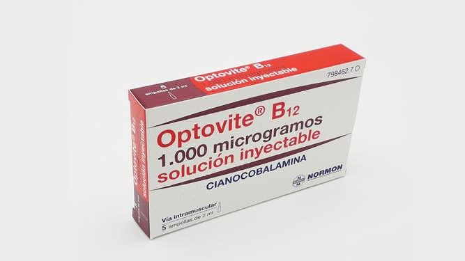 Una caja de Optovite B12, medicamento usado para el déficit de B12