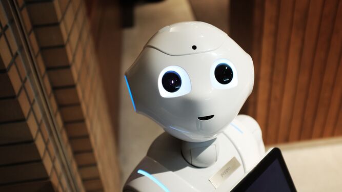 Un robot programado con inteligencia artificial.