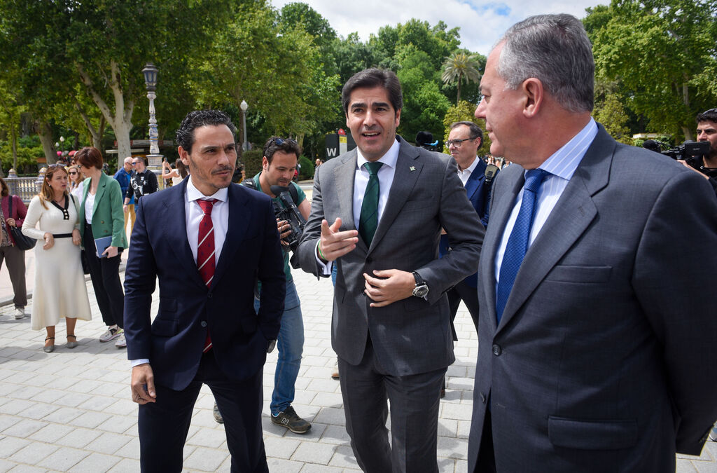El derbi sevillano | Las fotos del alcalde y los presidentes de Betis y Sevilla