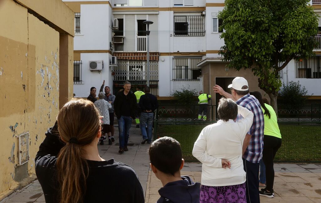 Fotogaler&iacute;a del incendio en Pino Montano que se ha saldado con cuatro heridos graves en Sevilla