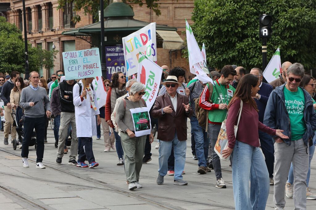 Manifestaci&oacute;n en Sevilla de la Marea Verde Andaluza por una educaci&oacute;n p&uacute;blica con m&aacute;s recursos