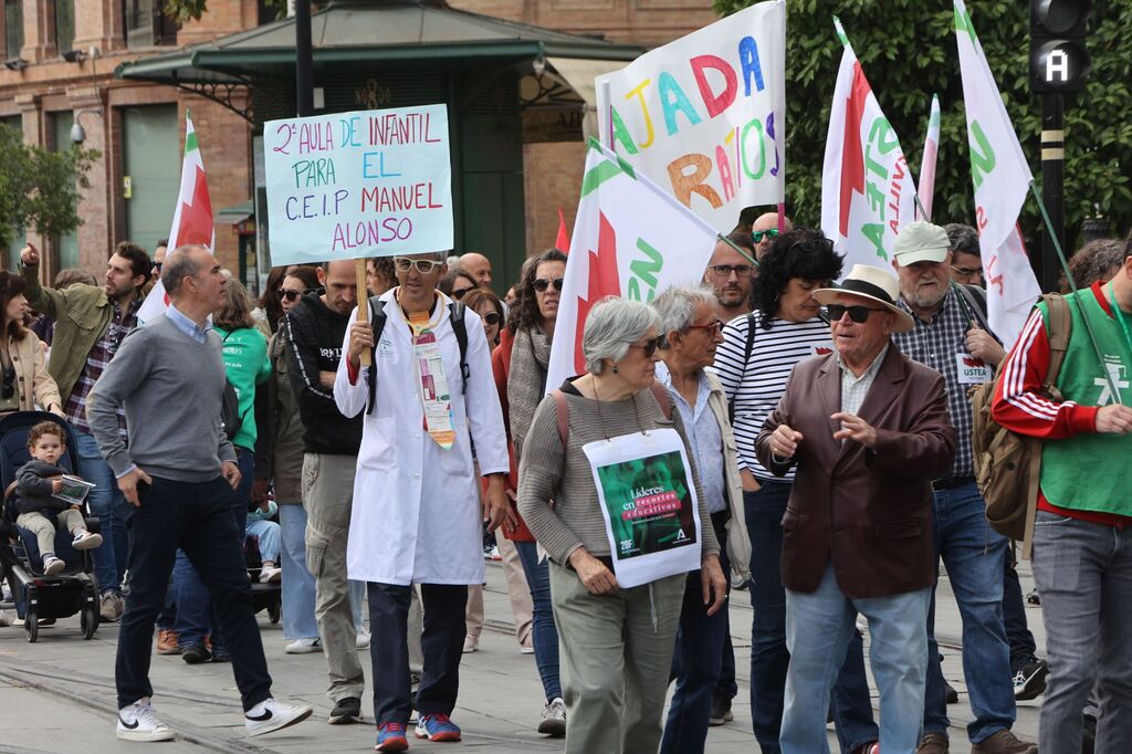 Manifestaci&oacute;n en Sevilla de la Marea Verde Andaluza por una educaci&oacute;n p&uacute;blica con m&aacute;s recursos